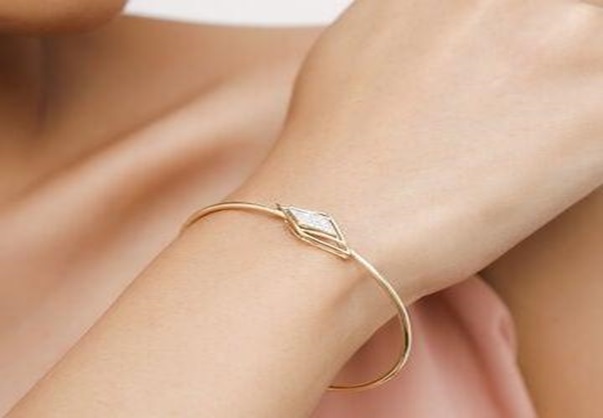 Minimally-crafted Diamond Bracelet